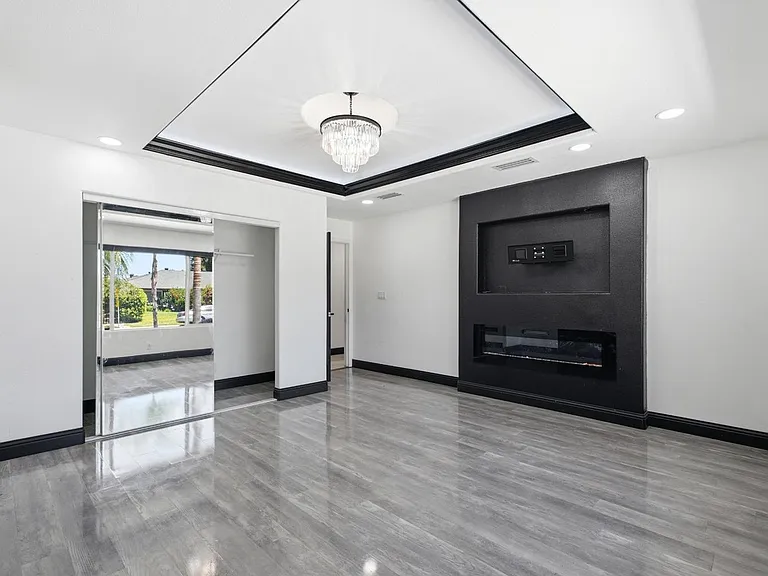6552 N Augusta St — Photo 11