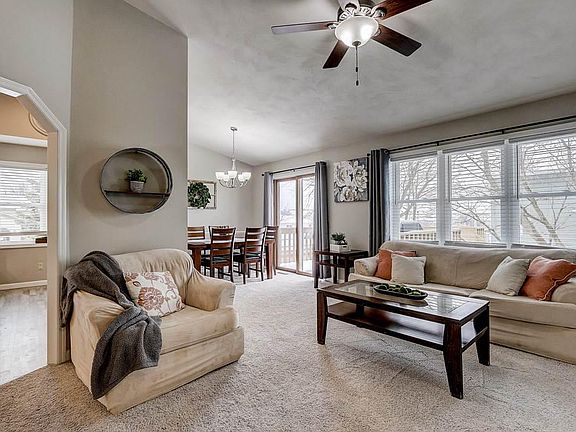 3rd image of 303 White Tail Dr
