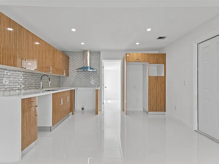 1524 SW 32nd Ct — Photo 16