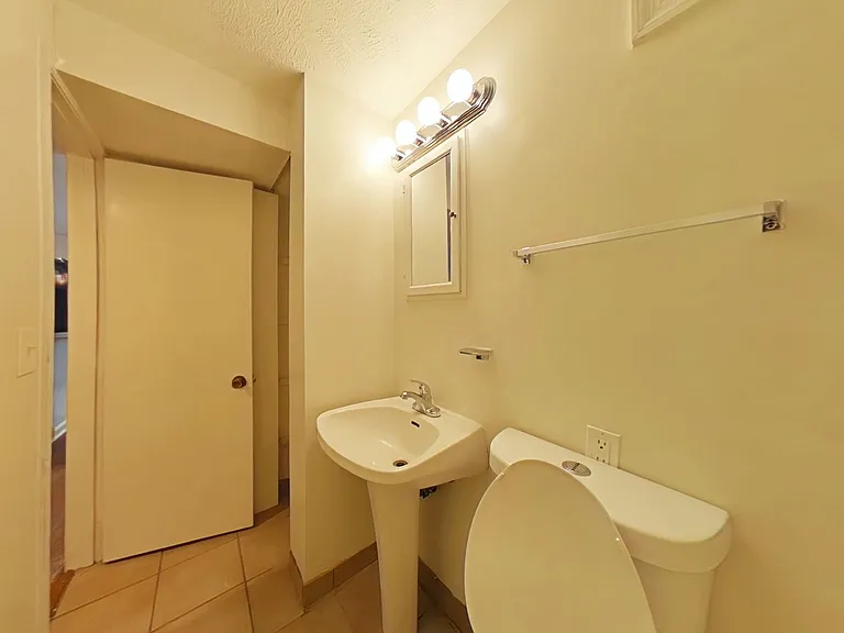 2917 Jackson St — Photo 10