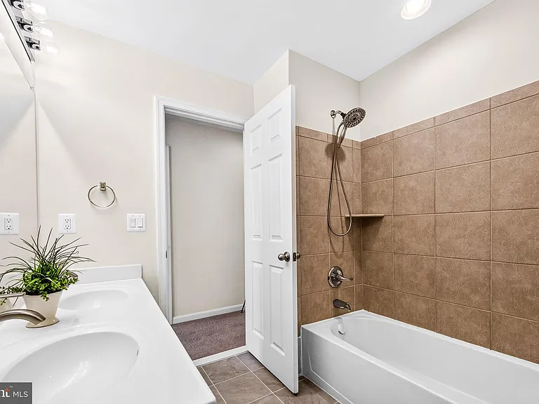24821 Mason Dale Ter — Photo 33
