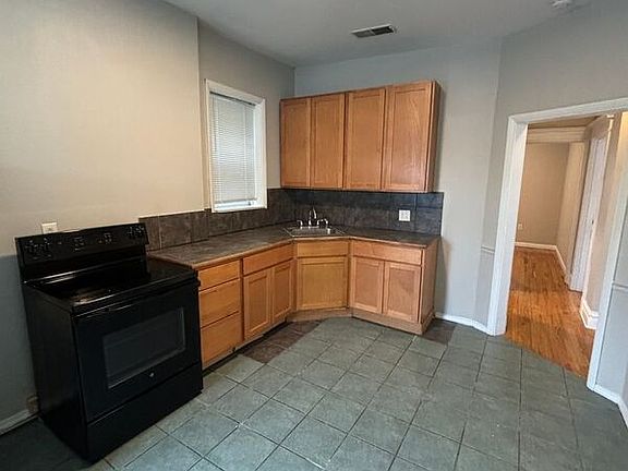 3rd image of 4027 S Grand Blvd #A