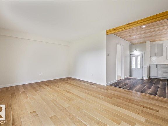4th image of 10415 98th Ave