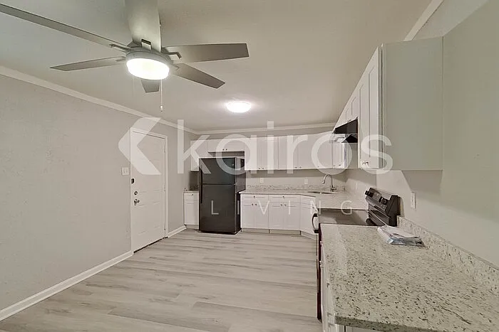 111 Evelyn St — Photo 5