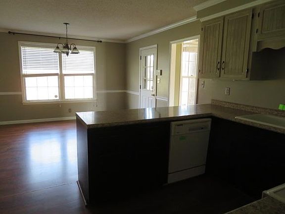 5th image of 545 Barnes Dr