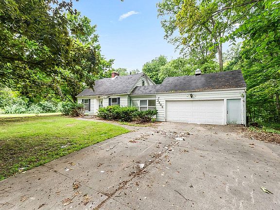 2nd image of 3806 Rosewood Dr