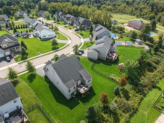 4th image of 353 Park Edge Dr