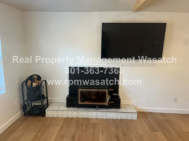1388 Country Ln — Photo 23