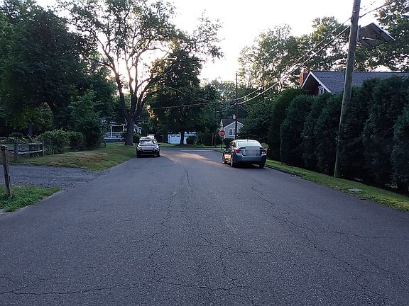 5th image of 16 Hillside Ave