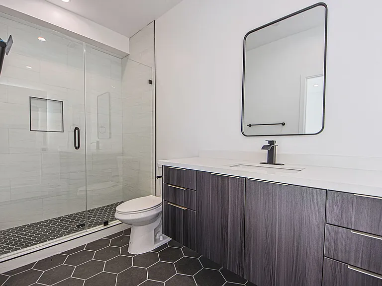 5233 Satsuma Ave — Photo 13