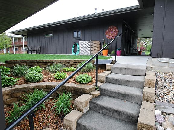 5th image of 1650 Country Club Dr Unit 2