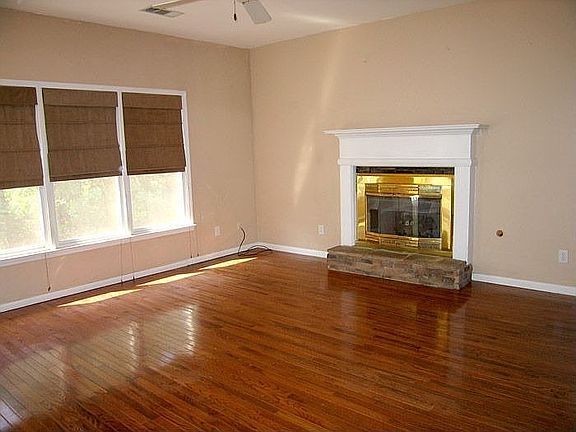 Beautiful Hardwood Floor Family Room