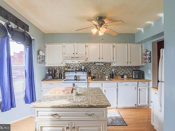 5th image of 48 Stoneway Pl