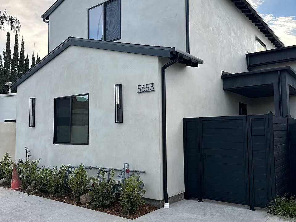 5651 Corbin Ave #5653