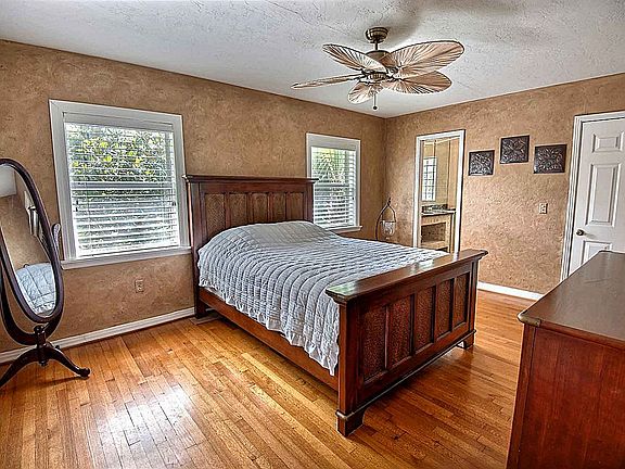 5th image of 1088 Lake Weldona Dr