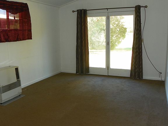 SS21T All Mountain Rentals Living Room French Doors