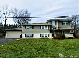 2136 Glencoe St, Wheaton, IL 60187