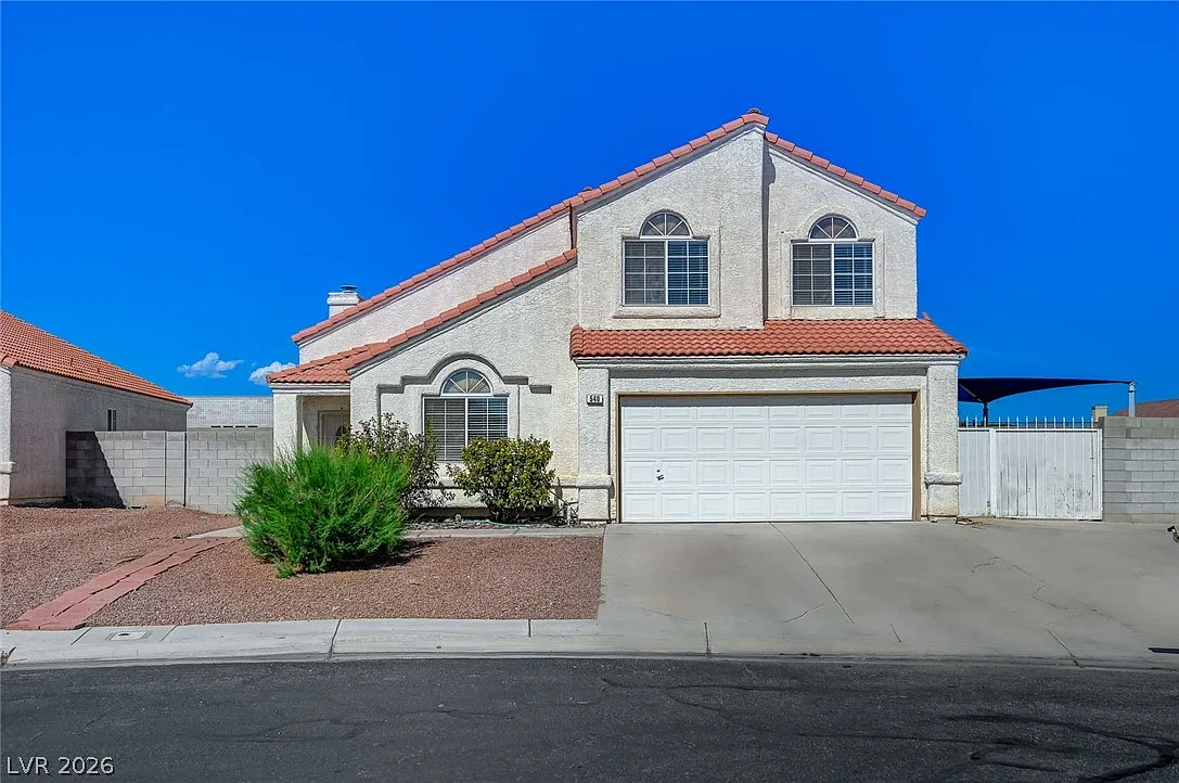 4 bed, 2.5 bath, 1967 sqft, $2,440 — Photo 1