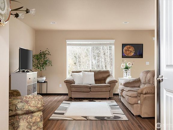 4th image of 942 Walker Heights Place