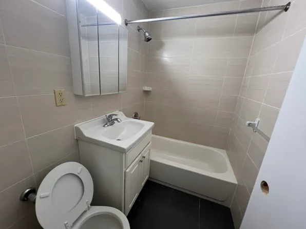 144-30 Roosevelt Avenue 604 image 3 of 7