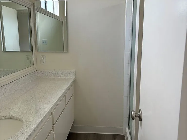 10558 Eastborne Ave — Photo 3