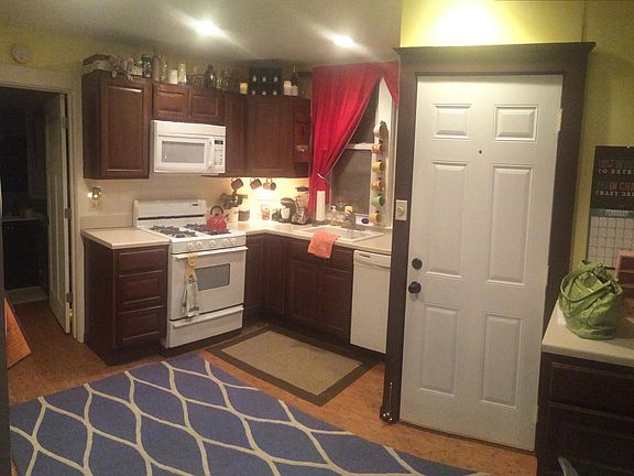 4th image of 164 1/2 College St