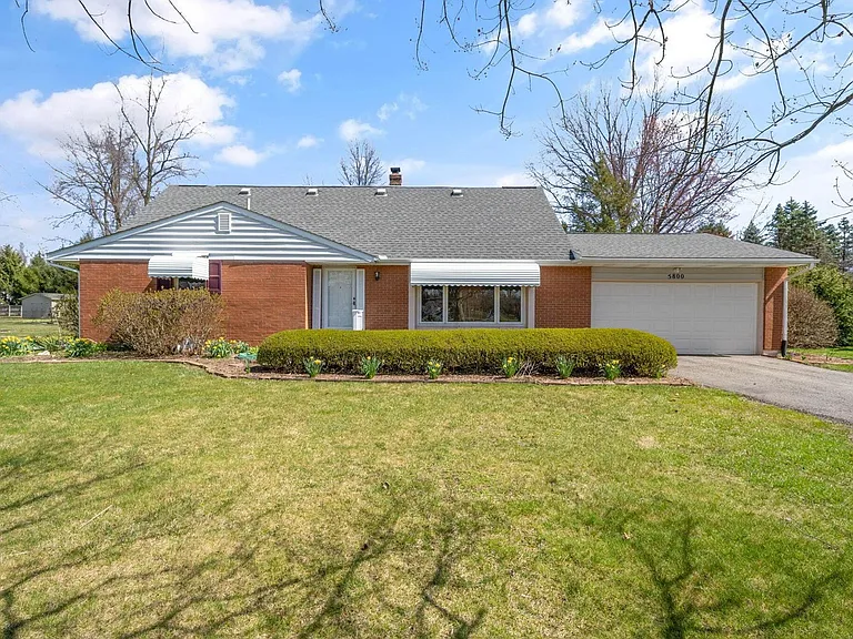 5800 Harlem Rd — Photo 3