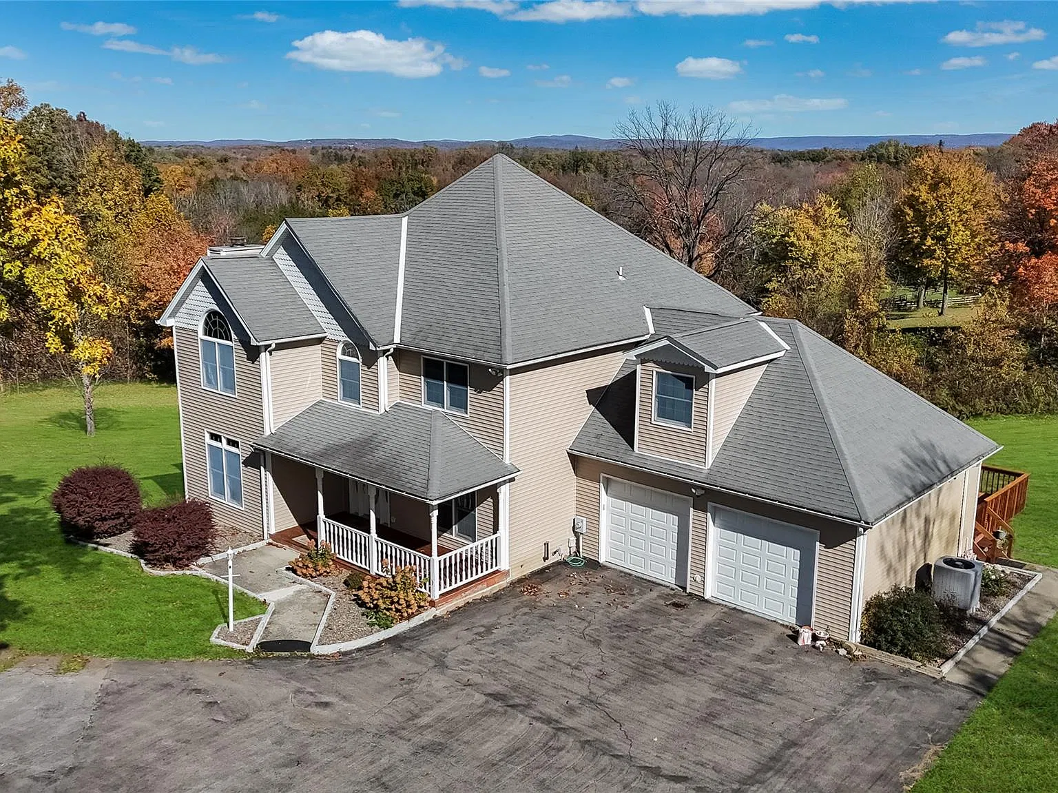 4 bed, 2.5 bath, 3172 sqft, $5,500 — Photo 3
