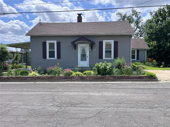 212 Summit Ave, Glen Carbon, IL 62034