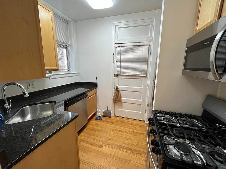 6131 N Hoyne Ave #1 — Photo 6