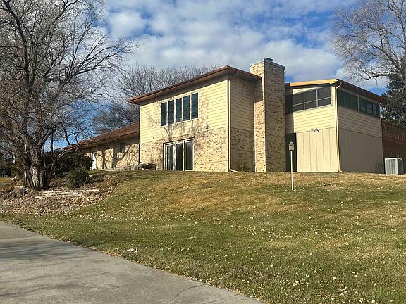 3rd image of 15 Birchwood Dr