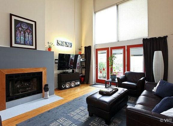 2nd image of 1100 W Cornelia Ave APT 130