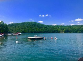 7 Candlewood Dr, Danbury, CT 06811