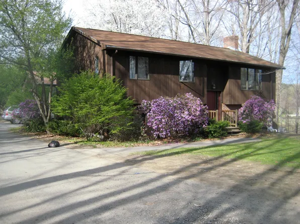 64 Summer St #64, Amherst, MA 01002