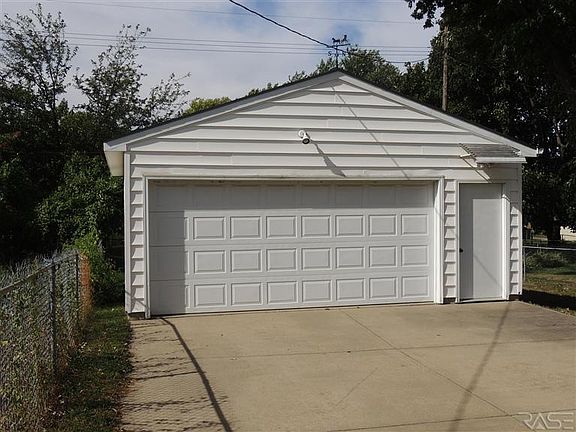 2nd image of 715 S Glendale Ave