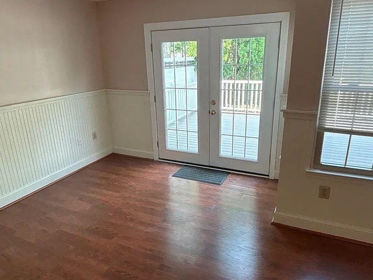 361 Kent Ln — Photo 12