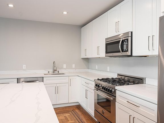 3rd image of 2375 21st Ave