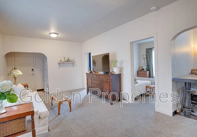 944 N 7th St — Photo 4