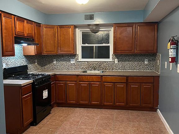 4th image of 79 N Munn Ave #1A