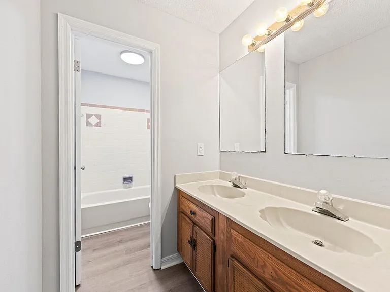 723 Prestwick Dr — Photo 22