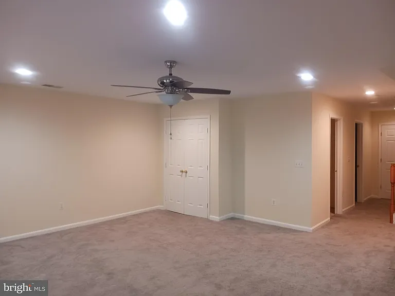 205 Hillside Ct — Photo 10