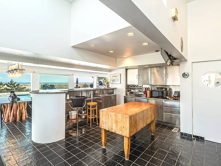 19 Dune Rd — Photo 8