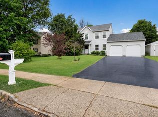 4806 Woodspring Dr, Pipersville, PA 18947