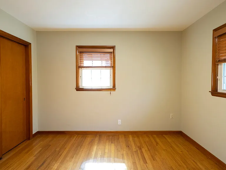 1008 Lakeshore Dr — Photo 5