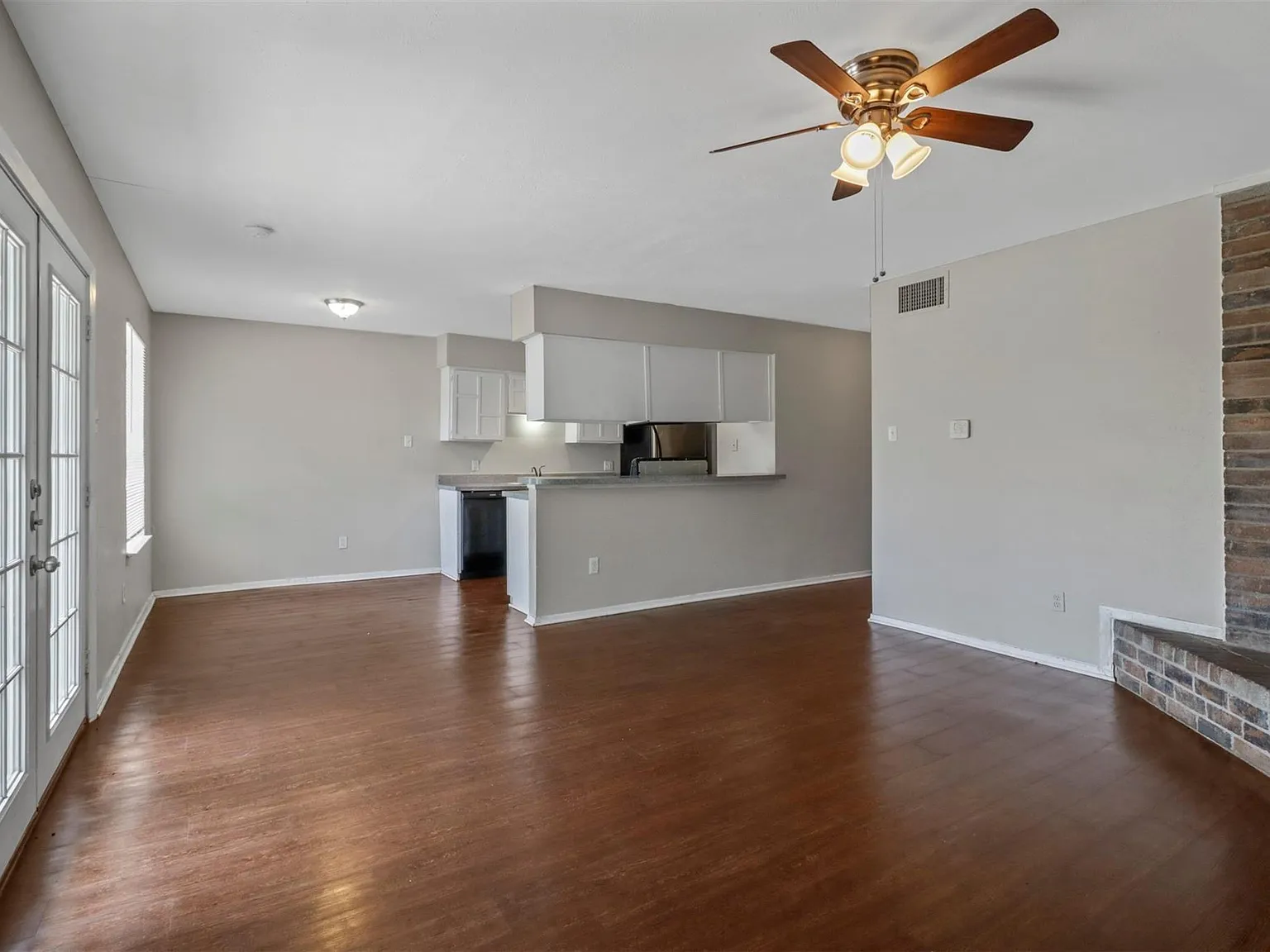 3 bed, 1268 sqft, $1,875 — Photo 1