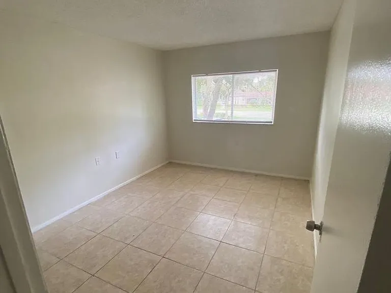 1080 N Benoist Farms Rd #204 — Photo 7