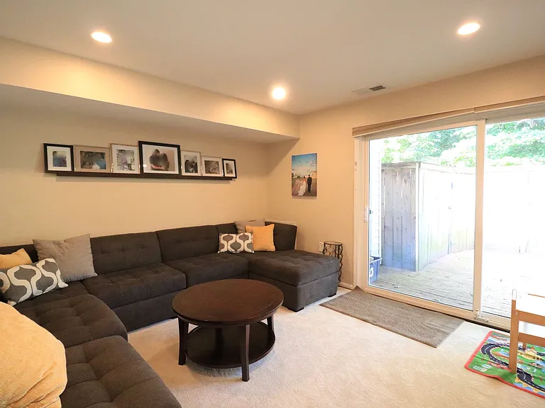 748 Azalea Dr — Photo 14