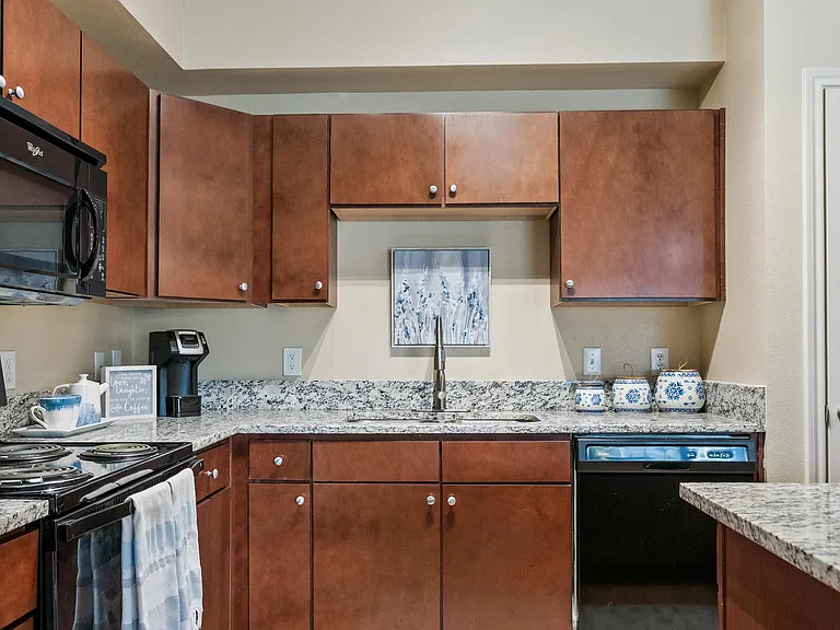 Riverwood Apartments — Photo 22