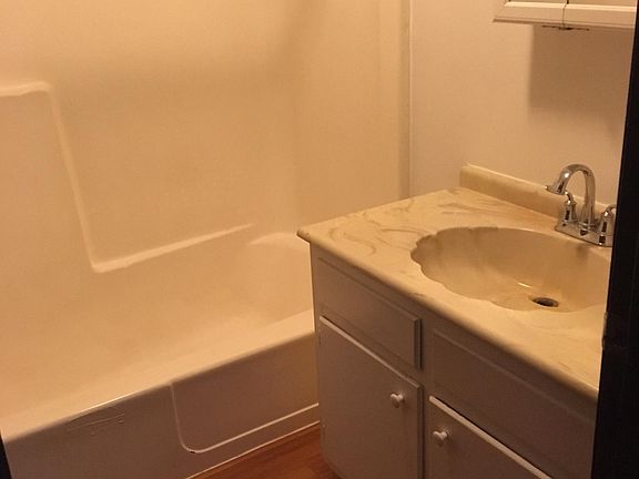 5th image of 303 Williamsburg Dr