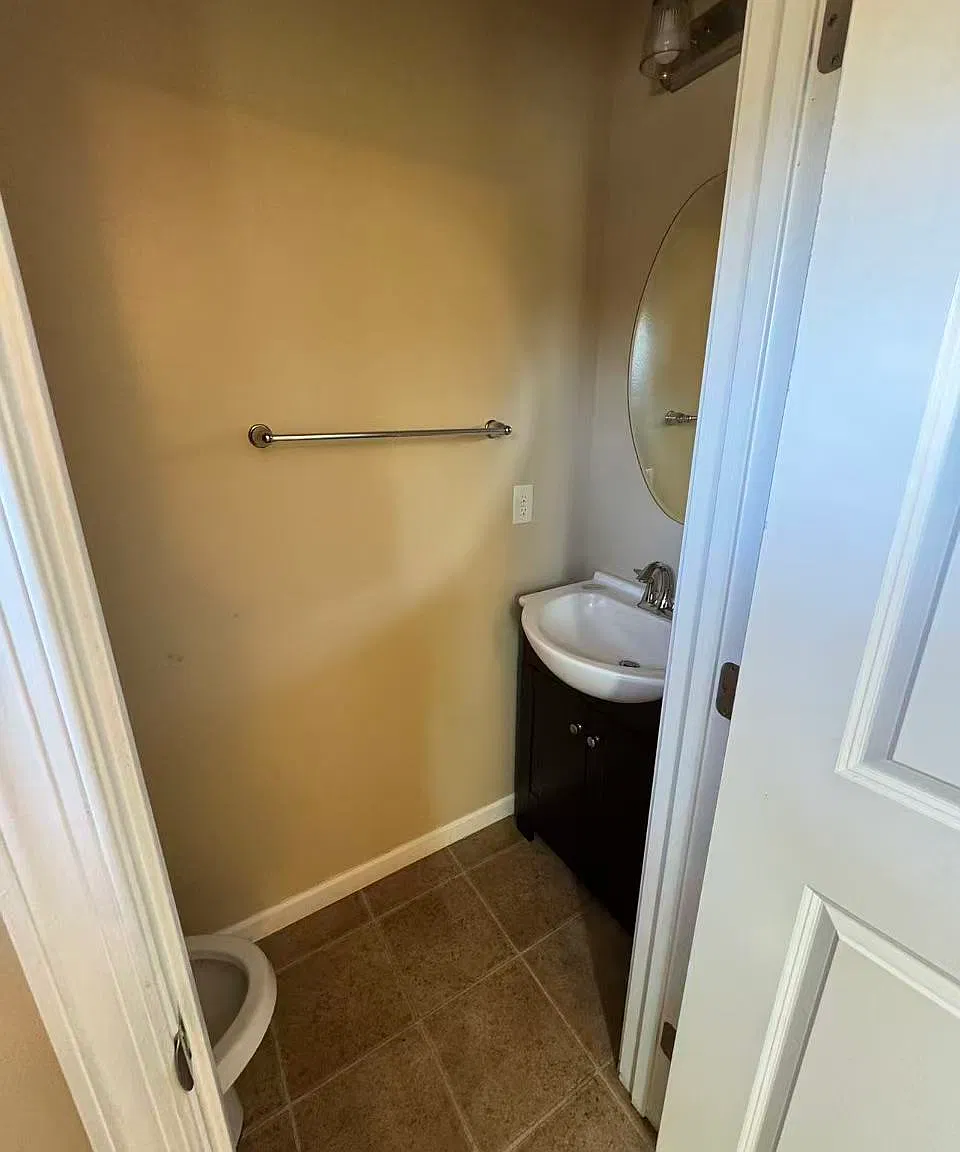 3 bed, 1687 sqft, $2,200 — Photo 3